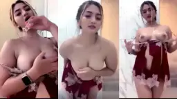 Zara Meremas Payudara Basah Sambil Mengeluarkan Desahan Mesra