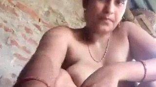 Desi Desi Chut Ka Laal Ras