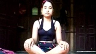 Gadis Assam Seksi Telanjang Bulat Dalam Video Solo Panas