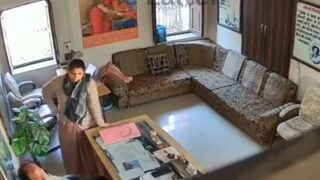 Kepala Sekolah Dihisap Di Ruangannya Dalam Video Porno Viral India