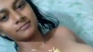 Tubuh Seksi Menggairahkan Gadis Desi Bugil Dalam Video Mms