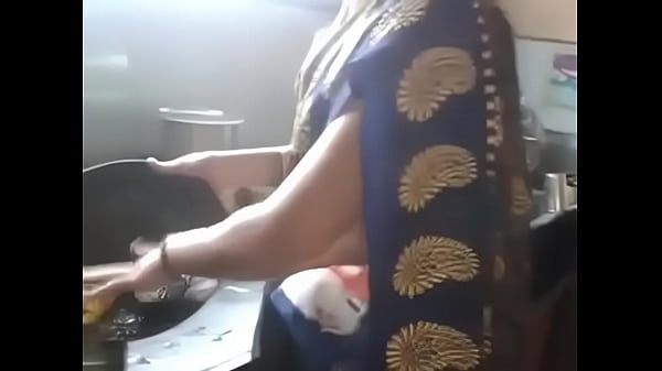 Paman Desi India Kannada Dengan Pusar Dan Pinggul Yang Menggoda