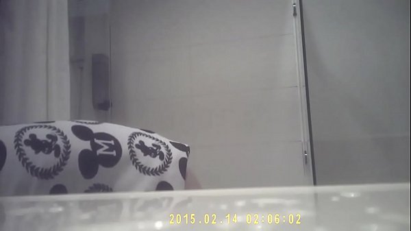 偷窥姐姐诗诗洗澡的私密瞬间