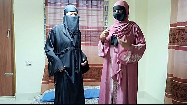 Kakak Berhijab Dan Adik Tirinya Mendambakan Kontol Gede Abang Tiri Di Dalam Memek Sempit Mereka