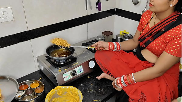 दिवाली की रात कोमल के नमकीन बनाने के बहाने देवर ने भाभी को चखा