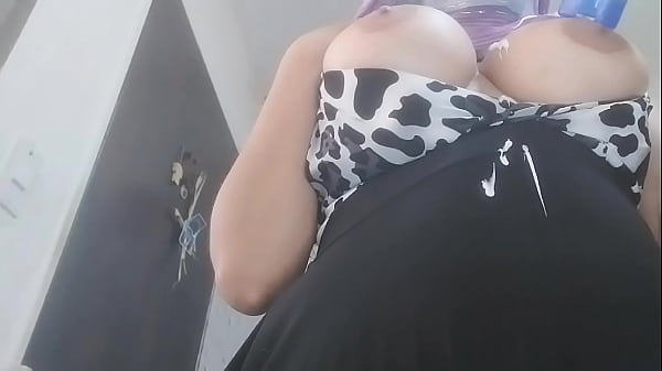 Arab Muslimah Berjilbab Panas Tampilkan Pantat Dan Sembur Cairan Di Webcam Demi Uang