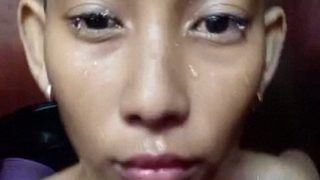 Gadis India Bertubuh Ramping Berpose Seksi Di Kamar Mandi