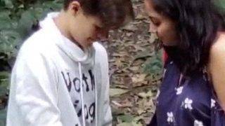 Gadis Nri Menggoyang Kontol Pacarnya