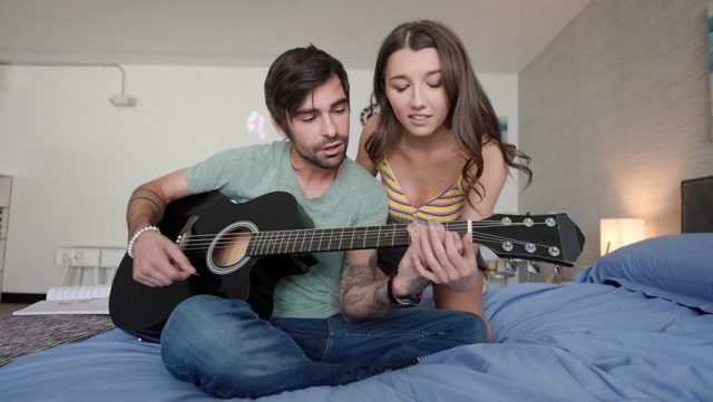 Guru Gitar Yang Bikin Kamu Merintih Di Atas Senar