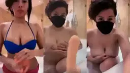 Jembut Lebat Bergoyang Di Bak Mandi