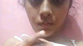 Payudara Permen Karet Desi Terekspos Vulgar
