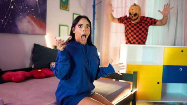 Pesta Halloween Panas: Trik Nakal Penghuni Kos