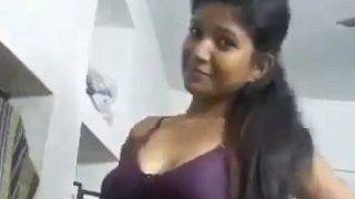 Video Panas Mandiri Cewek India Seksi