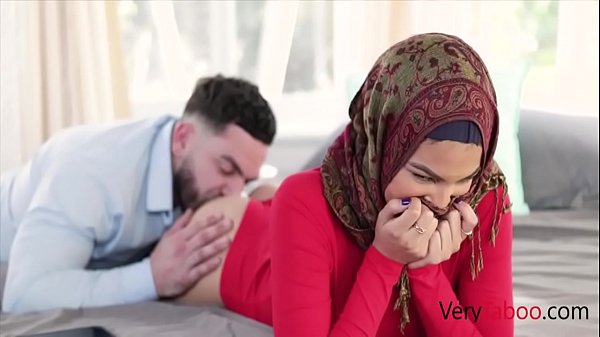Maya Farrell: Adik Tiriku Yang Masih Perawan Berhijab Digoyang Hingga Teler
