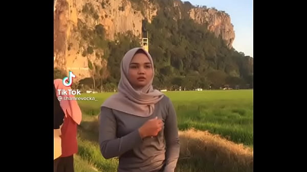 Goyang Maut Bergaun Hijab