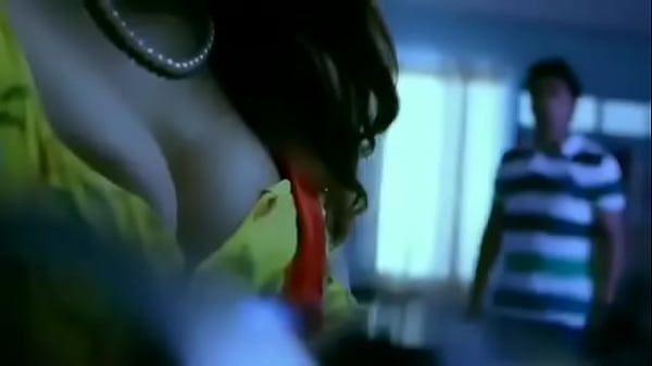 Desi Bhabhi Yang Bergairah Dan Menggoda