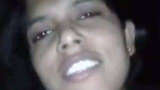 Desi Liar Menggoyang Payudara Berahi