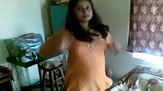 Jija Nakal Menggebuki Memek Montok Salinya Dalam Video Mesum India