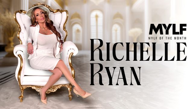 Pesta Payudara Legendaris Richelle Ryan