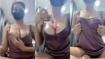 Remas Payudara Sambil Mengocok Penuh Nafsu