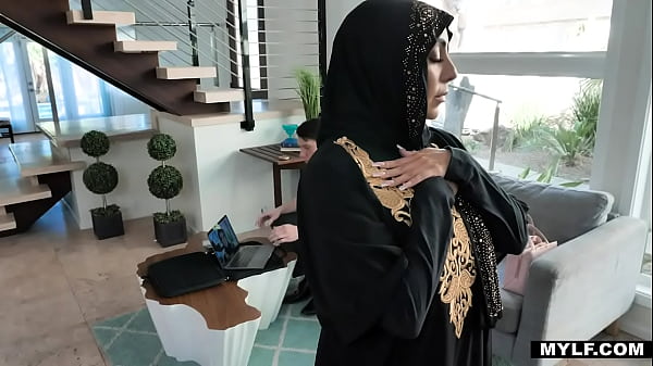 Kylie Kingston Selalu Takut Mengakui Hasrat Terdalamnya, Terlebih Karena Ia Begitu Taat Pada Agama.