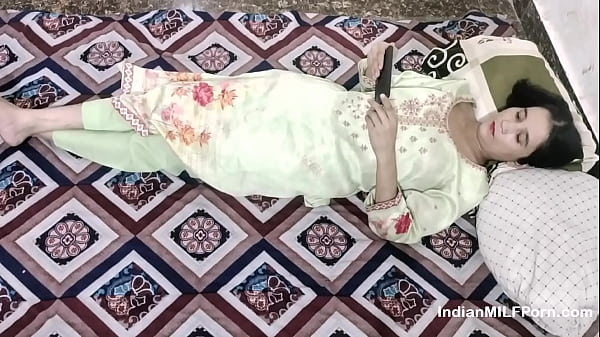 Adik Tiri India Nonton Bokep Di Hp, Dihardfuck Ganas Sama Kakak Tirinya – Suara Hindi