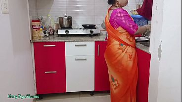 Bokep India Ngentot Di Dapur, Desi Bhabhi Digituin Ganas Pakai Kontol Gede