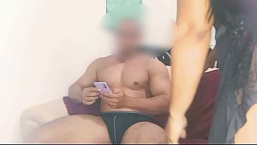 Hanya Aku Dan Ayah Tiriku Di Rumah Saat Ibu Keluar