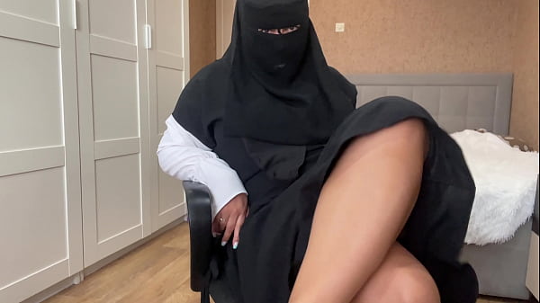 Gadis Arab Berhijab Lagi Mainin Memek Basah Sampe Becek