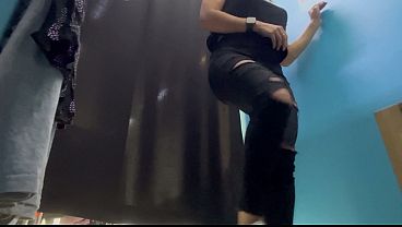 Ruang Ganti, Cewek Rusia Montok Dengan Toket Gede Dan Putingnya Nongol, Lagi Ganti Baju.