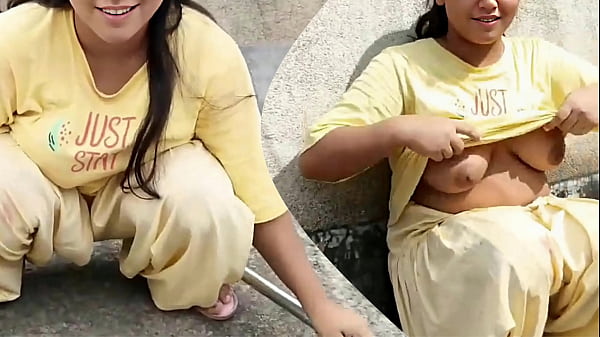 जवान लड़का और उसकी गर्म दुल्हन छत पर जंगली सेक्स करते हुए, देहाती गांव की बहू का बेहद गर्मागर्म हिंदी अश्लील वीडियो