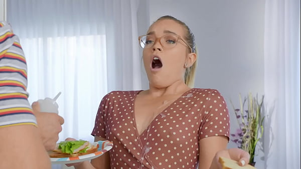Dia Suka Dihardcore Di Dapur / Adegan Panas Dari Brazzers