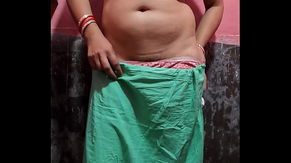 Istri Desi Merapikan Bulu Kemaluannya