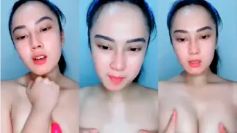 Elus Toket Basah Keringetan, Dildo Nancep Dalem-dalem.