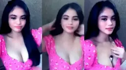 Kylie Pamer Belahan Toket Gede Bikin Makin Greget.