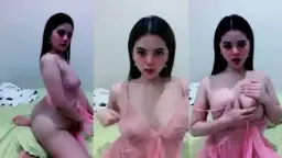 Pantat Montok Dan Toket Seksi Bikin Host Ganteng Ini Mupeng Berat