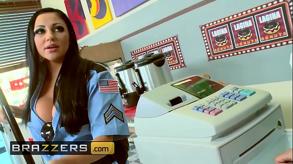 Montok Seragam Digoyang – Audrey Bitoni, Honey White, Johnny Sins – Krim Boston – Brazzers