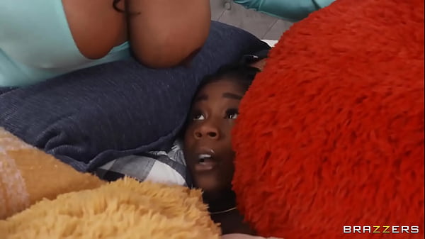 Ngentot Bantal, Pelacur Nakal Pengen Threesome / Brazzers / Download Full Dari Https://zzfull.com/haz