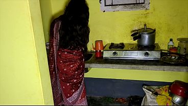 Devar Dapur Sendirian Ngeliat Bhabhi, Langsung Sikat Chut Basah.