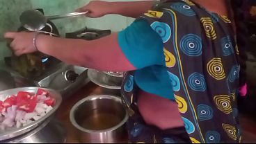 Ibu Rumah Tangga India Masak Seks Dengan Selingkuhan, Panas Dan Liar Di Dapur.
