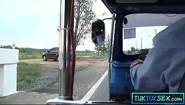 Ibu-ibu Thailand Nakal Digaruk Di Pinggir Jalan, Langsung Dibawa Muter Buat Ngerasain Sensasi.