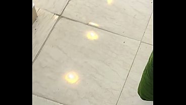 سباك وصاحبه ينيكوا شرموطة مصرية جامدة في بيتها، كلام يهيج وصوت واضح وجسم ملبن