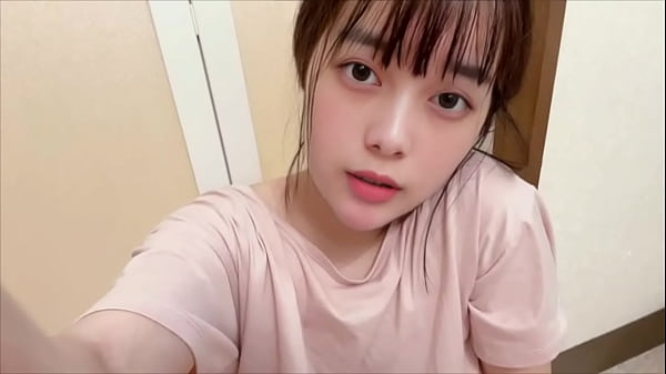 Ibu Lagi Tidur, Pas Mau Mandi Badan Bau, Langsung Colmek Sambil Mainin Memek Basah.