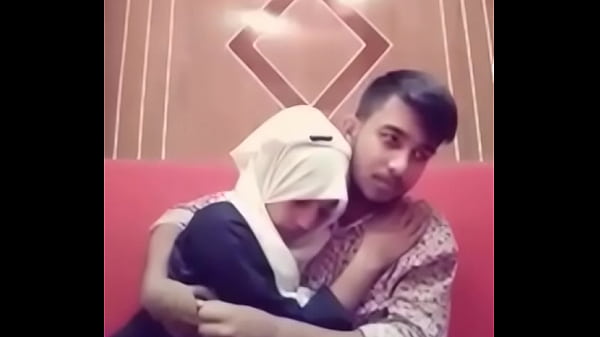 Desi Cewek Dan Cowok Lagi Ciuman Panas Di Kamar Hotel, Bikin Makin Pengen.