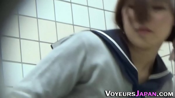 Gadis Jepang Remaja Mainin Kacangnya Sambil Ngeliatin Lo