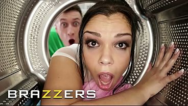 Brazzers – Cewek-cewek Kejebak Situasi Nakal, Berujung Ngewe Panas Bareng Bintang-bintang Besar Brazzers