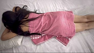 Pelayan Pijat Pantat Cewek Nri, Terus Ngewe Memek Sambil Goyang Pantat Gede.