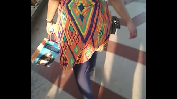 Bokong Besar Tante India Jalan-jalan Bikin Ngiler