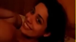 Tonton Video Lesbian India Panas, Dua Cewek Montok Lagi Saling Menggoda