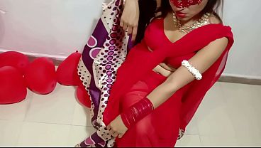 Baru Nikah, Istri India Pake Sari Merah, Rayain Valentine Bareng Suami Desi – Ngewe Hot Full Hindi Xxx